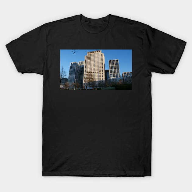 Skyscraper near the London Eye River Thames T-Shirt by fantastic-designs